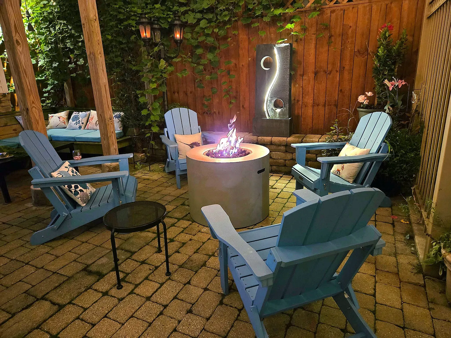2 bed, $2,581 — Photo 2