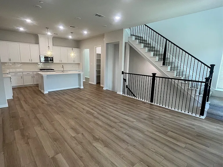 8119 Challenger Ln — Photo 2