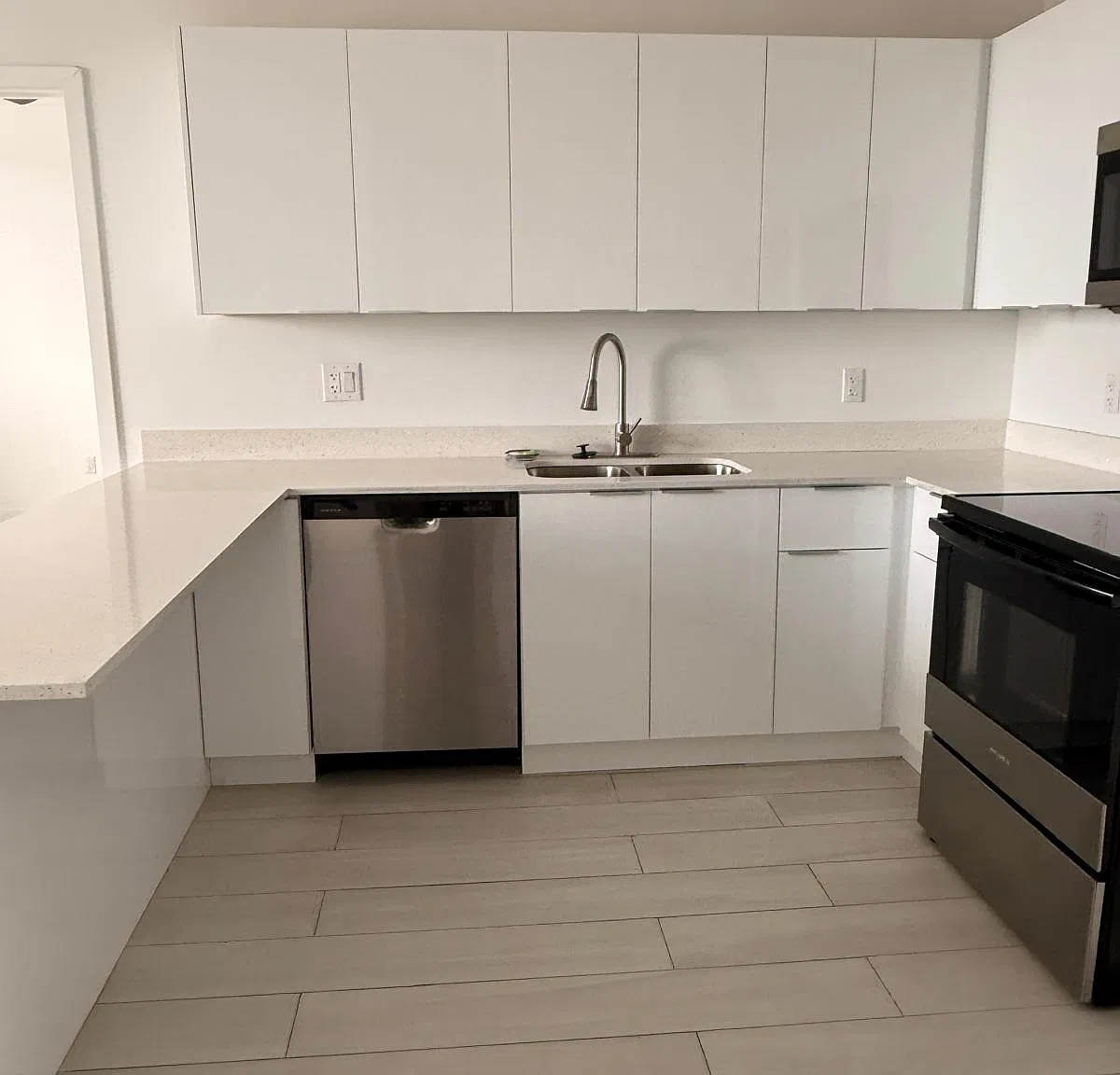 2 bed, 900 sqft, $2,292 — Photo 4