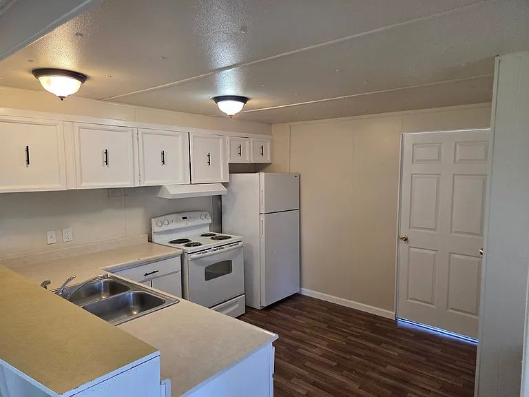 519 W Burgen St — Photo 1