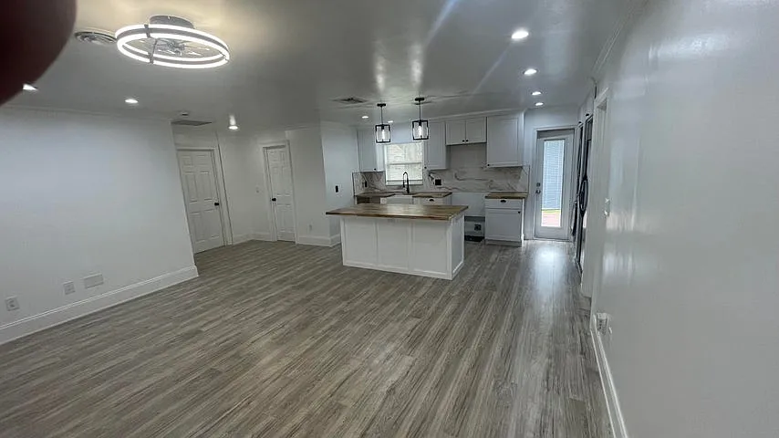 3 bed, 1000 sqft, $3,700 — Photo 4