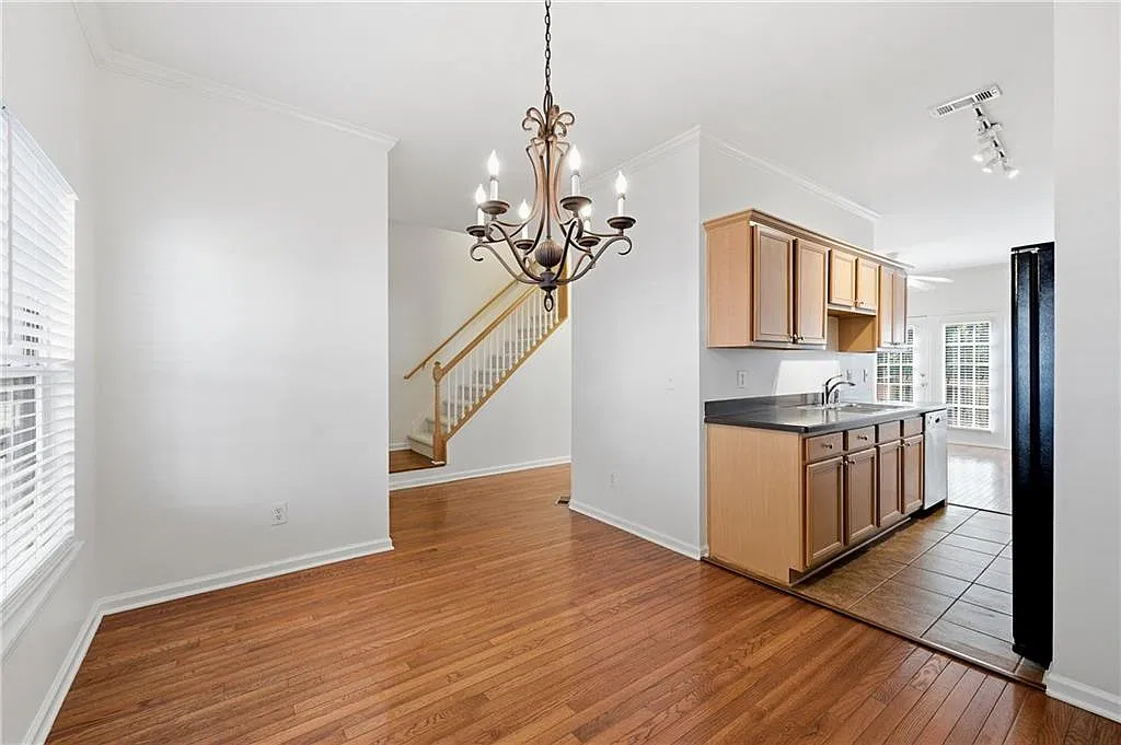 2 bed, 2.5 bath, 1300 sqft, $2,500 — Photo 4