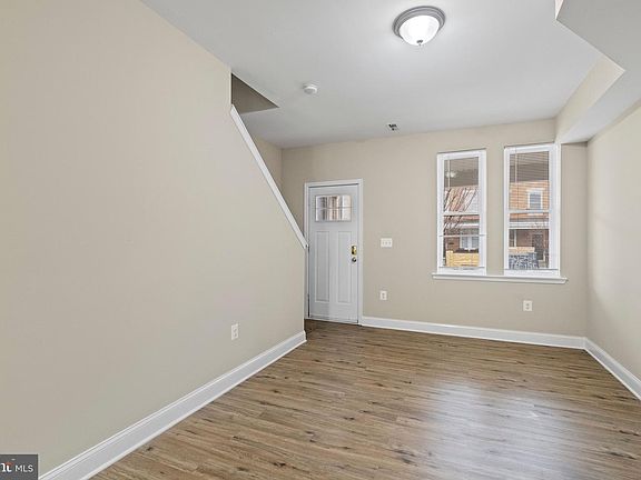 5th image of 2712 Ashland Ave