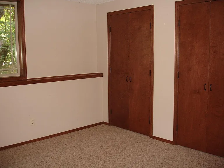 513 E Minneha Ave — Photo 11