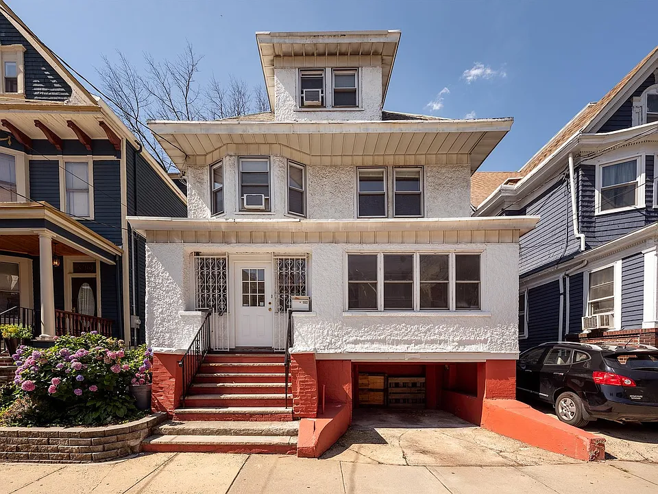 163 Jewett Ave