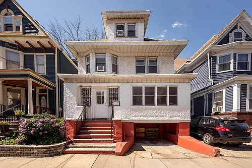 163 Jewett Ave Photo 1