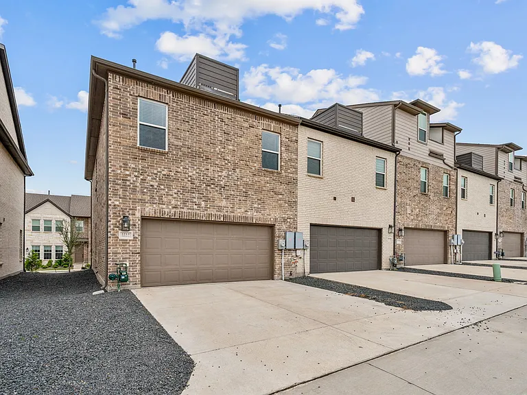 2215 Adena Springs Dr — Photo 25