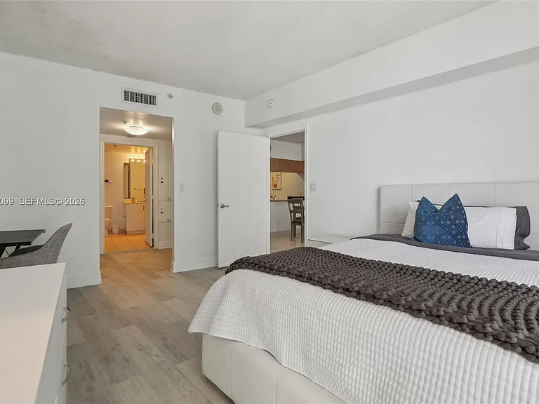1750 N Bayshore Dr #2805 — Photo 21