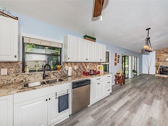 3rd image of 3411 Briarwood Ln