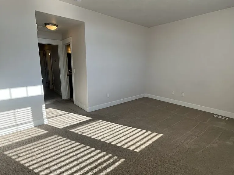 2241 W 450 S — Photo 23