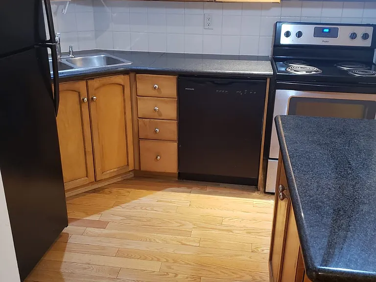 270 Wellington St W #502 — Photo 12
