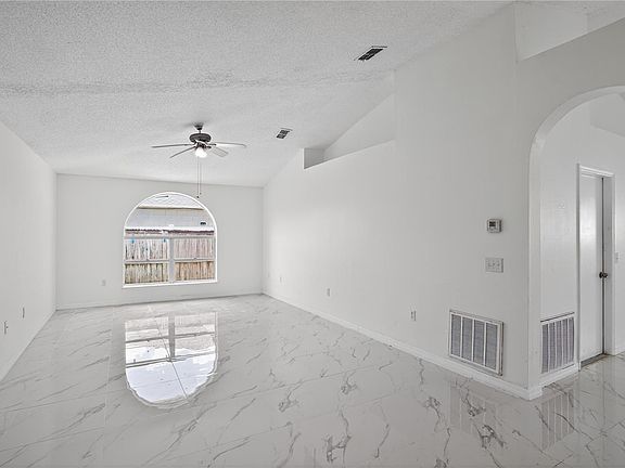 5th image of 1118 Perpignan Ct