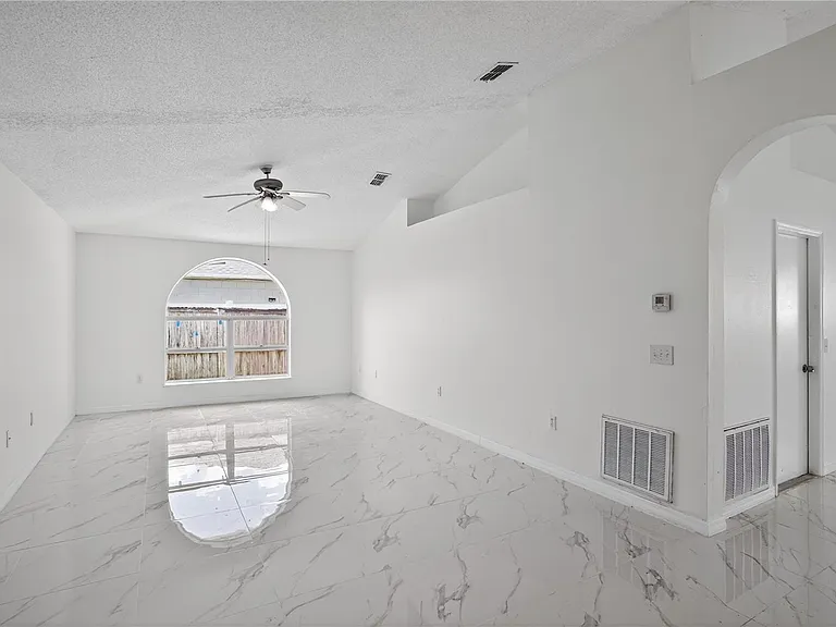 1118 Perpignan Ct — Photo 5