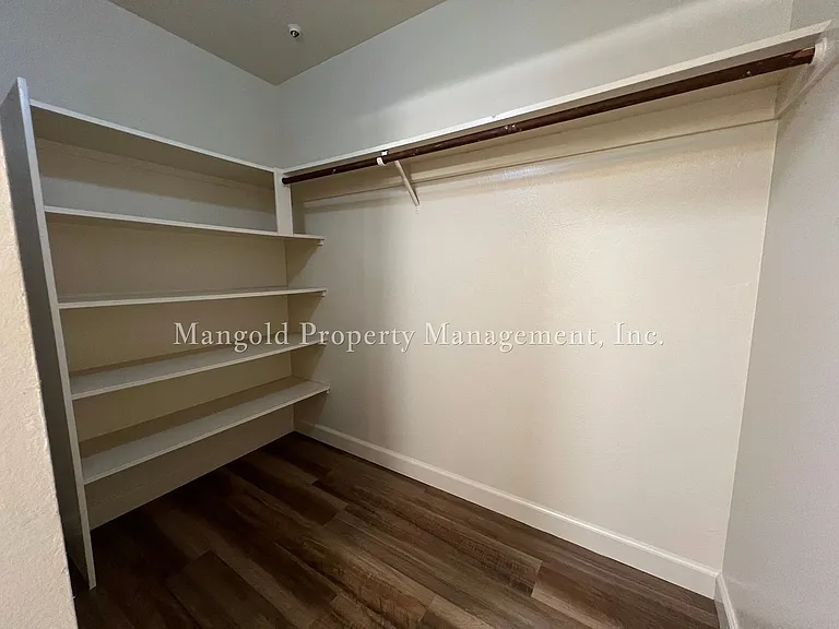 Del Mar Apartments — Photo 5