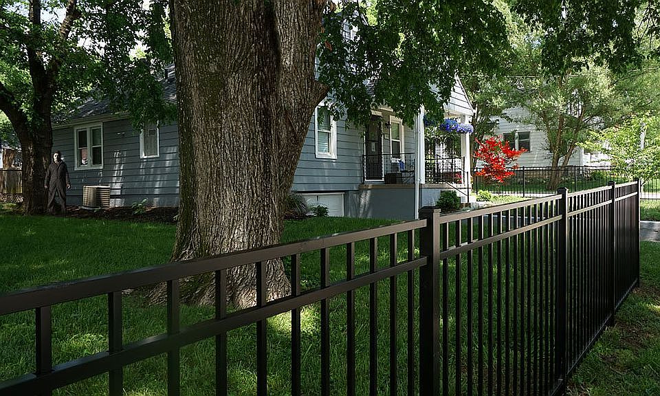 2nd image of 6850 Buckingham Pl