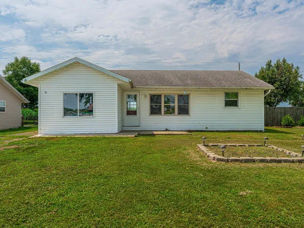 131 North St, Armington, IL 61721