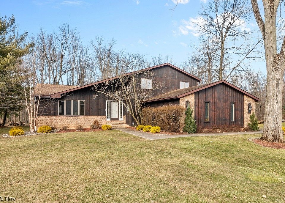 1st image of 10040 Applewood Dr