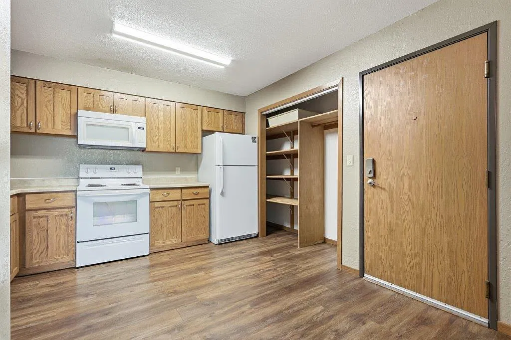 Campus View Apartments — Photo 4