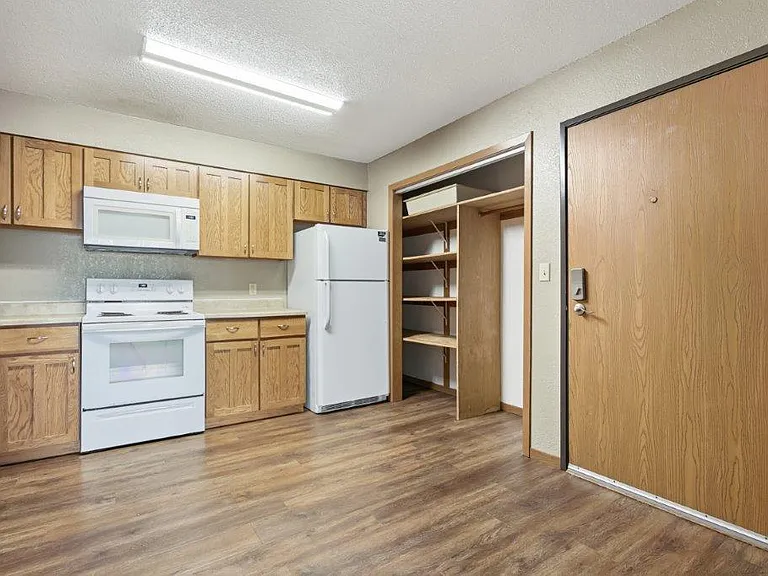 Campus View Apartments — Photo 5