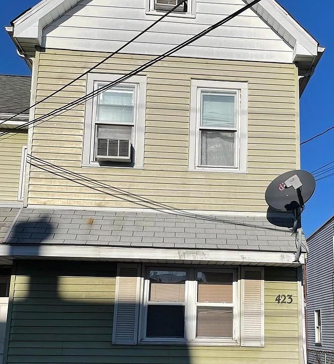 2nd image of 423 Kossuth St