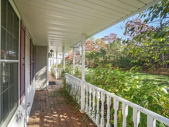 5th image of 57 Shoals Ave