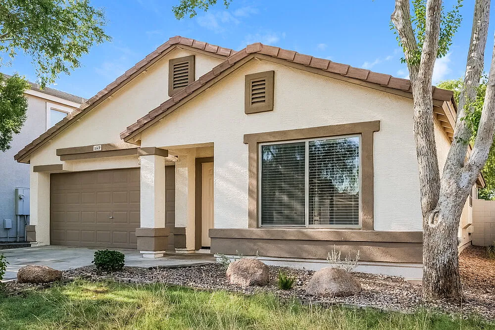 3 bed, 2.0 bath, 1526 sqft, $1,890 — Photo 3