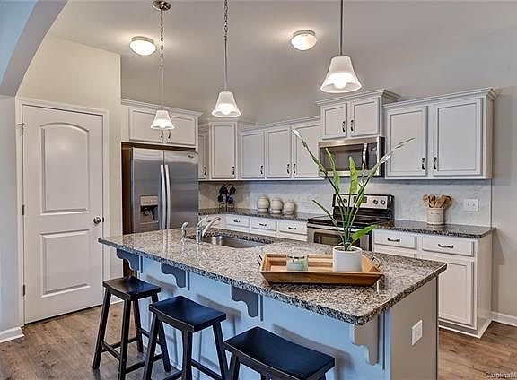 4th image of 5040 Newport Lakes Dr