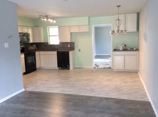 704 Simmons Dr, Euless, TX 76040