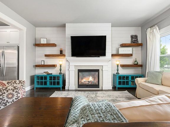 4th image of 1636 Hollyhock St