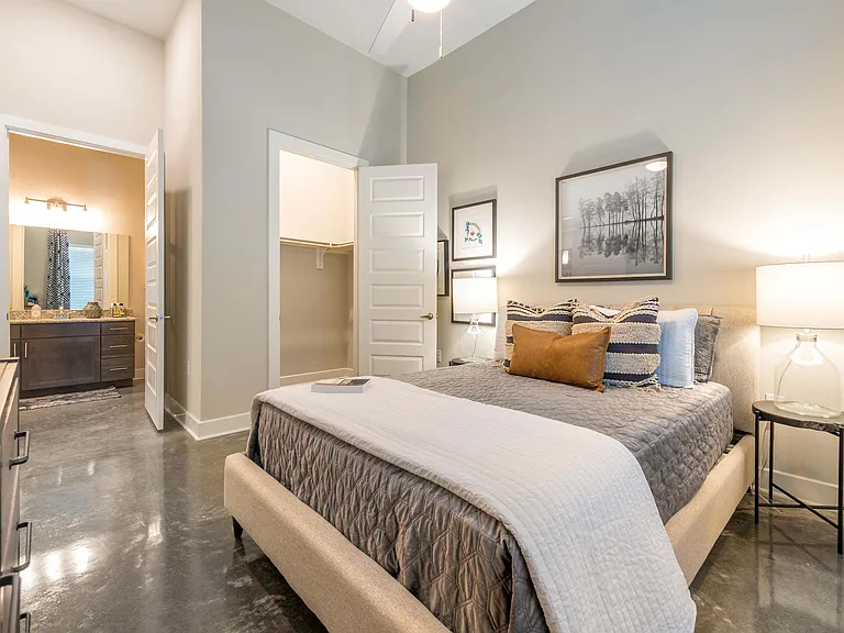 Lakeview Apartments — Photo 6