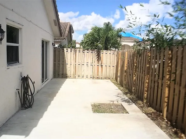 14241 SW 151st Ave — Photo 25
