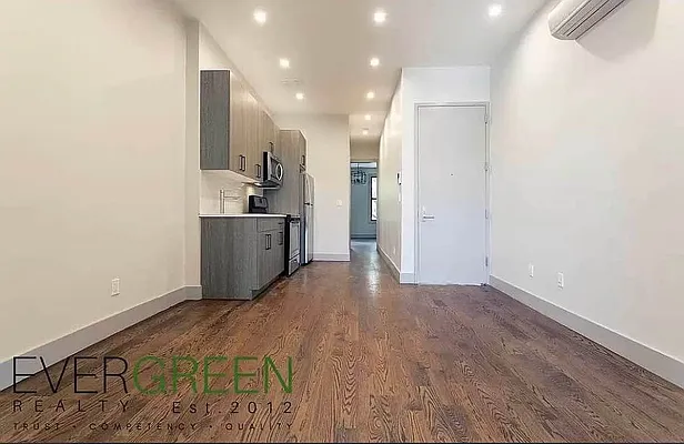 Rented by ERNY LLC | media 29