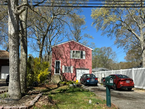 118 Webb Ave, Patchogue, NY 11772