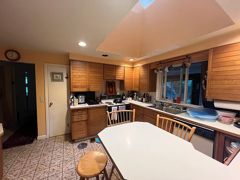 815 S East St — Photo 18