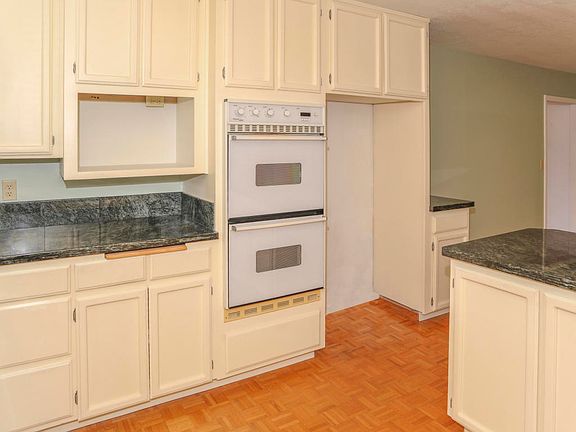 5th image of 3549 East St