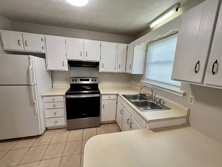 1649B S Beltline Blvd — Photo 7