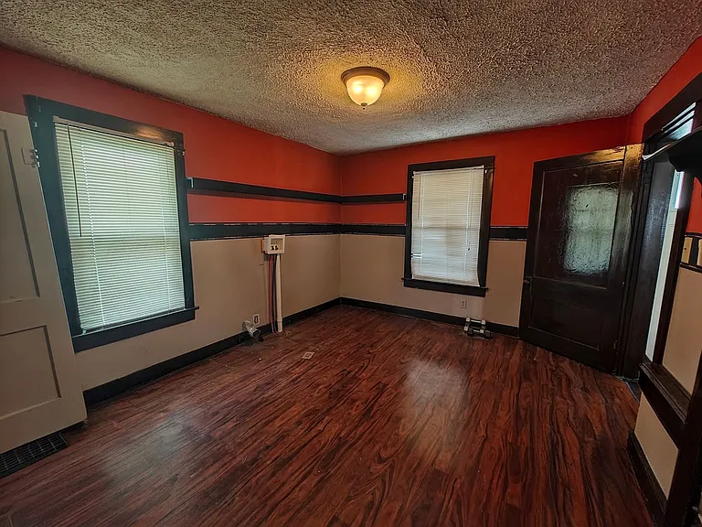 1110 S Meridian St — Photo 13