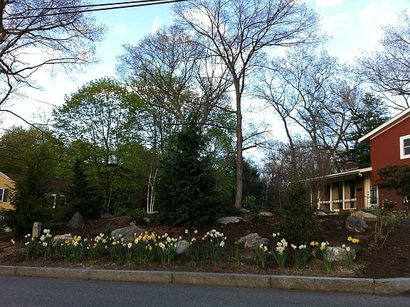 3rd image of 19 W Chardon Rd