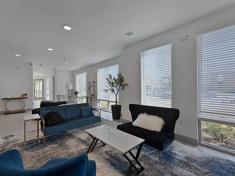 Bluffview Apartments — Photo 23