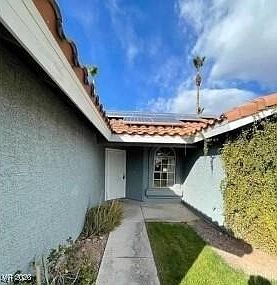 2nd image of 2802 Camelback Ln