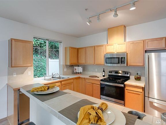 3rd image of 3719 S Holly Park Dr