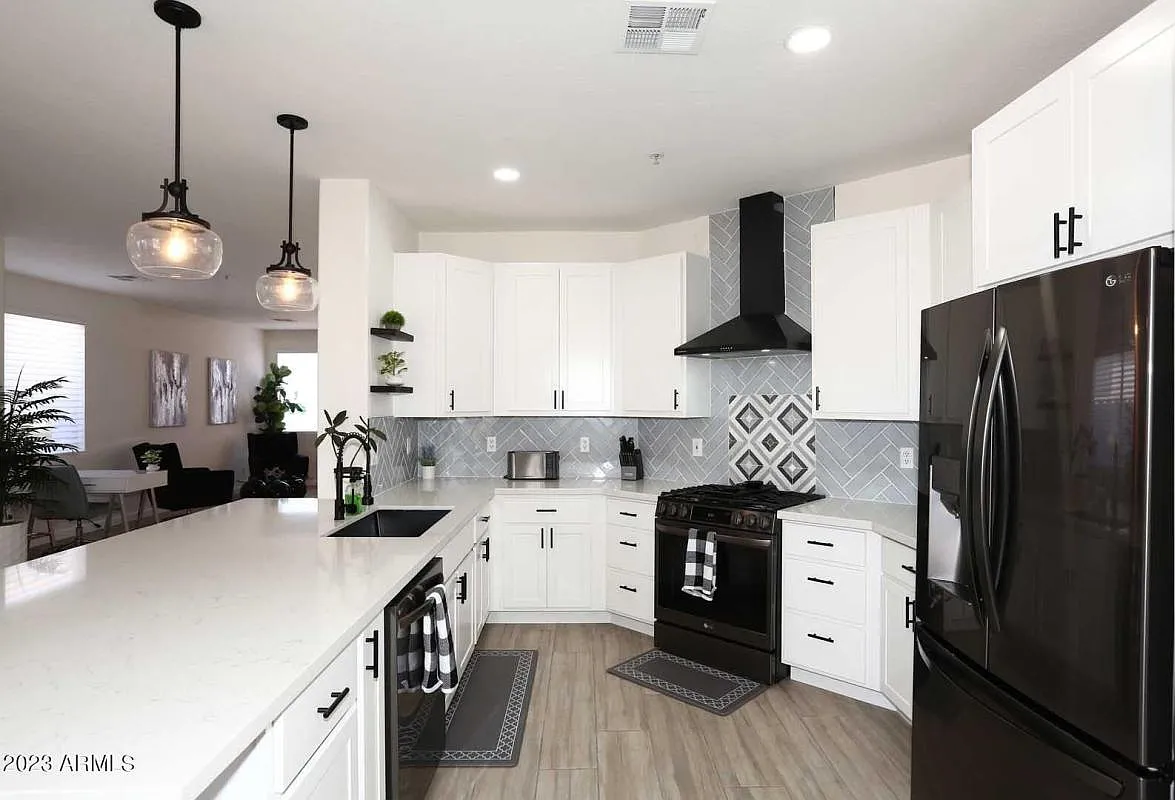 3 bed, 1810 sqft, $8,000 — Photo 3