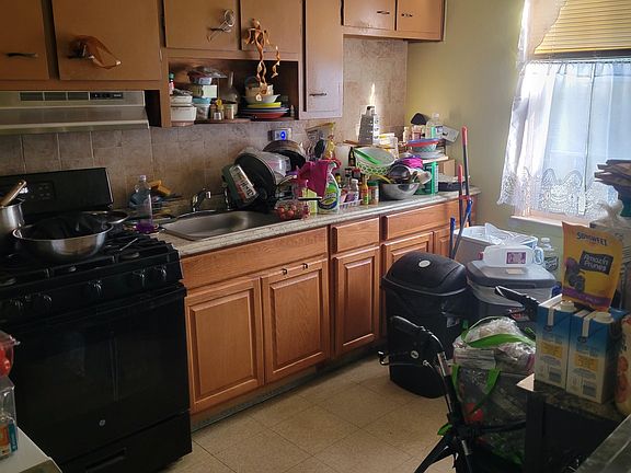 2nd image of 166 Grant Ave