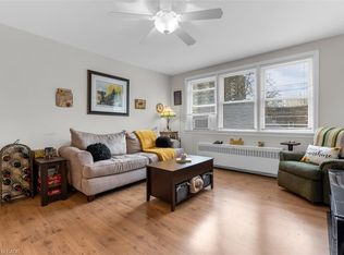 4 Robinson St #14, Hamilton, ON L8P1Y5