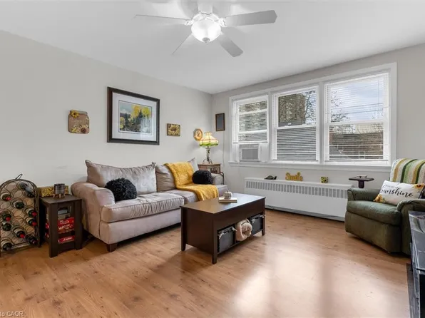 4 Robinson St #14, Hamilton, ON L8P 1Y5