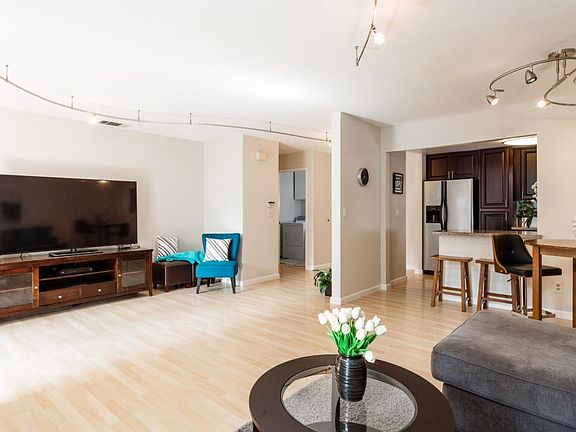 5th image of 800 Sea Spray Ln APT 105