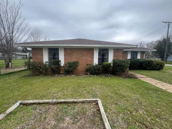 1209 W 2nd St, Hearne, TX 77859