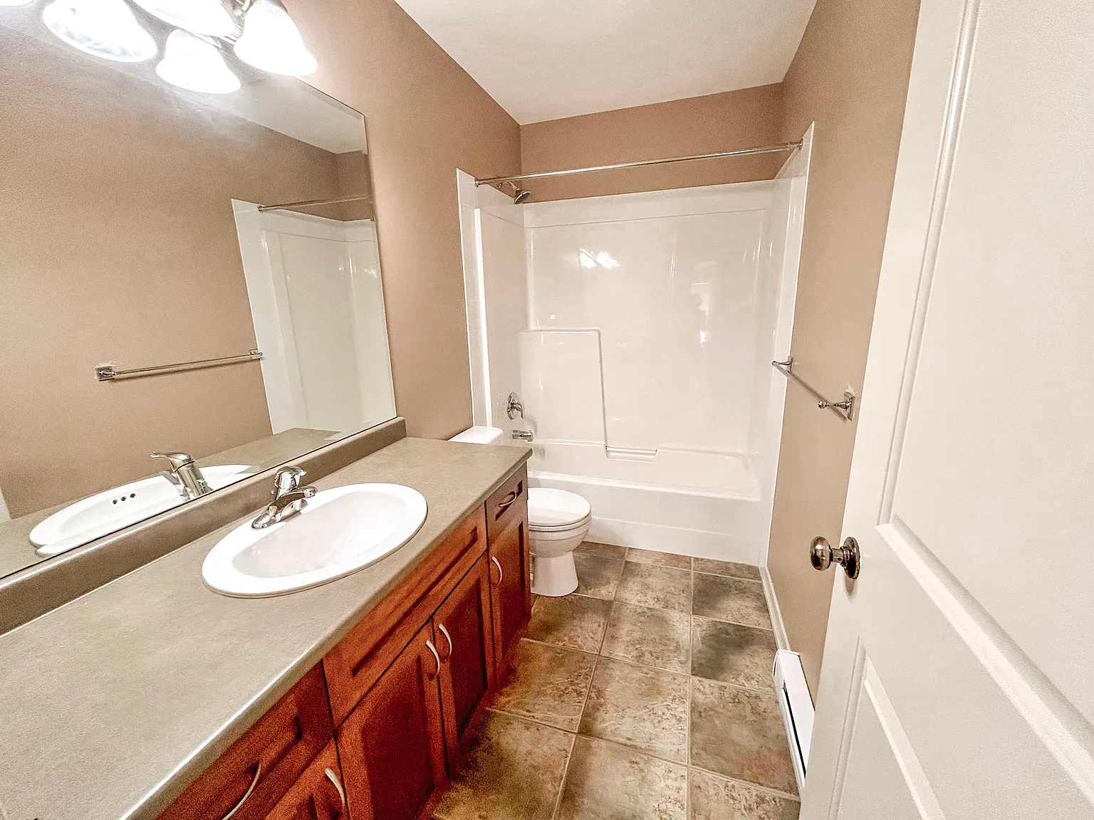 3 bed, 2.5 bath, 1556 sqft, $2,500 — Photo 4