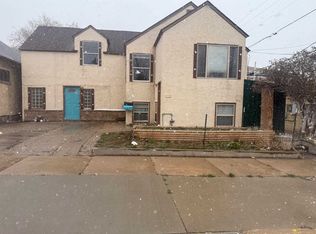 419 6th St, Rawlins, WY 82301