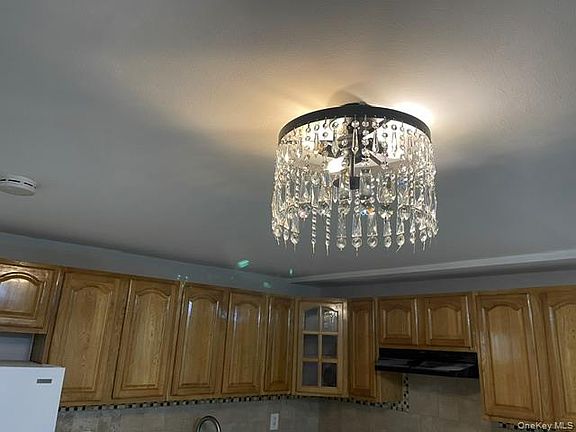 5th image of 549 Wolf Hill Rd